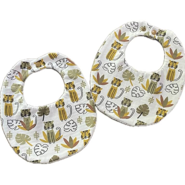 2 bavoirs safari et 6 lingettes assorties Ref: 260824