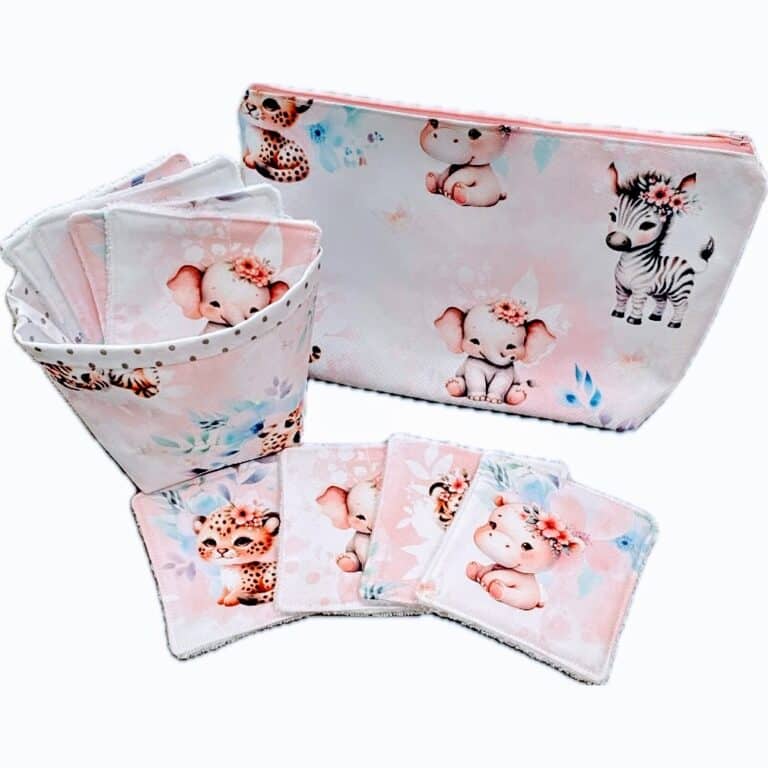 Ensemble trousse de toilette safari rose et 8 lingettes assorties dans son panier Ref: 120824