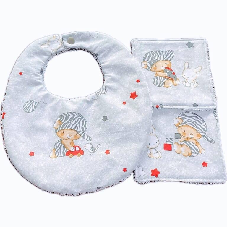 Bavoir ourson avec sa voiture et  ses 2 lingettes assorties Ref: 141024