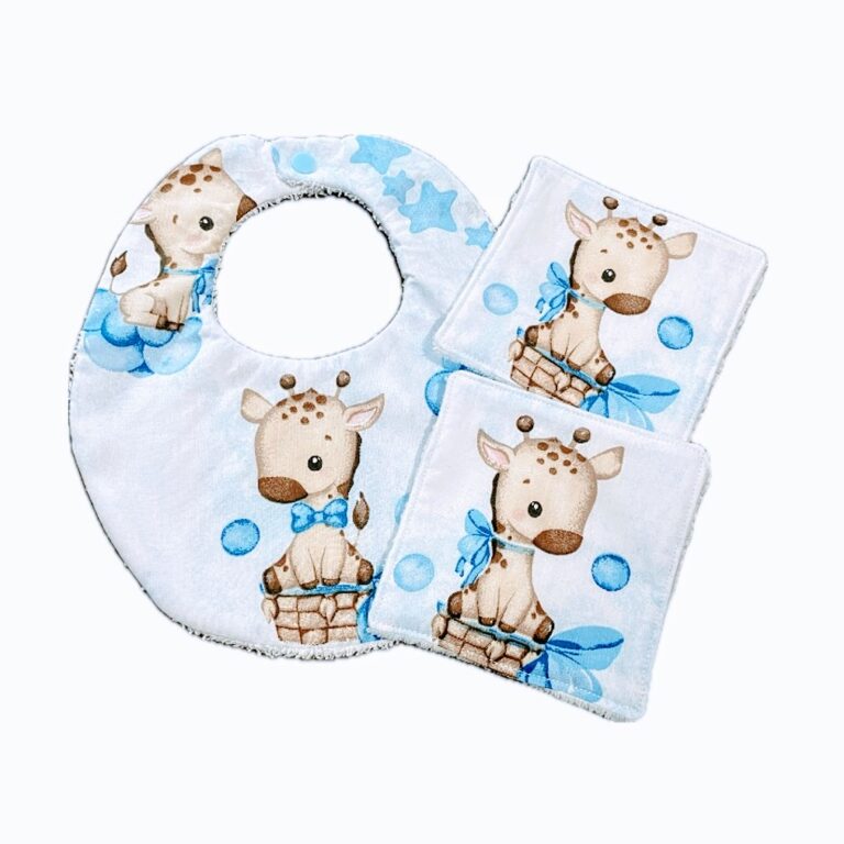 Bavoir bleu bébé girafe dans son panier avec ses 2 lingettes assorties Ref: 61024
