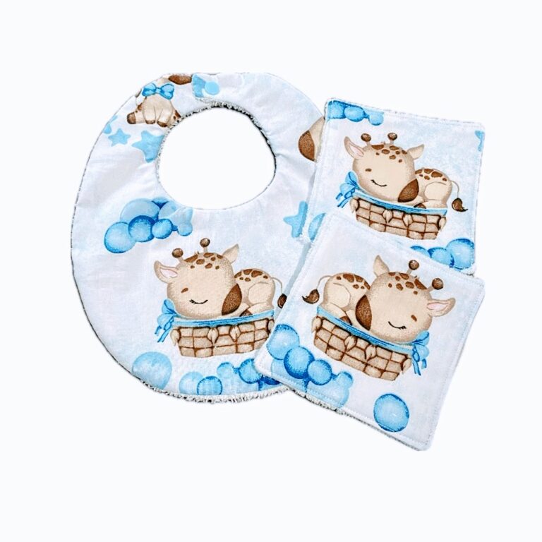 Bavoir bleu bébé girafe dort dans son panier avec ses 2 lingettes assorties Ref: 51024