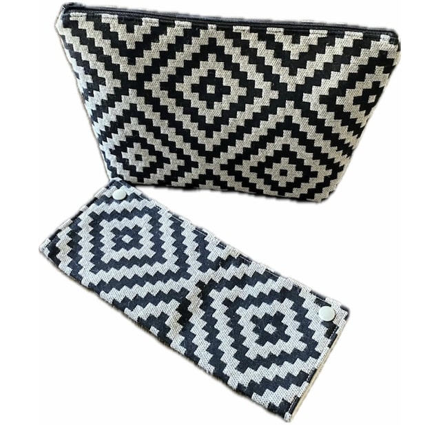 Trousse de toilette beige et noir avec sa pochette pour brosse à dents et dentifrice assortie Ref: 30125